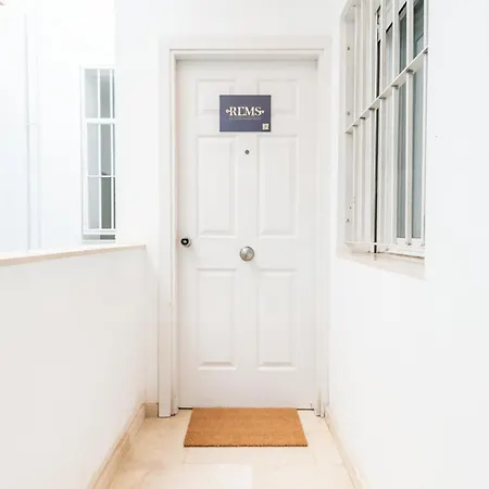 Cozy In The Heart Of By Rems Apartment *